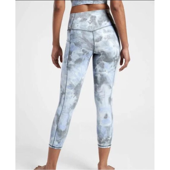 Athleta‎ Salutation Stash Pocket Capri Blue Gray Striped Tie Dye Activewear - Picture 2 of 8